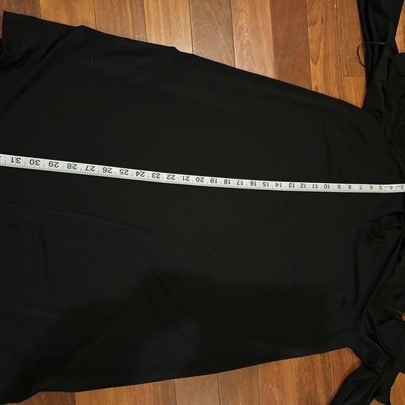 Jennifer Lopez Black cold shoulder dress with ruffle design - Picture 7 of 7